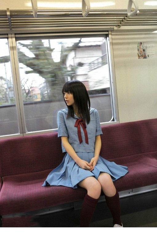 逢泽莉娜高中时代清纯可人的学生装
