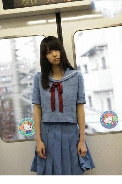 逢泽莉娜高中时代清纯可人的学生装