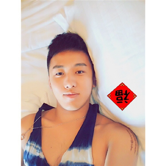 微博帅哥麦色先森的生活照片