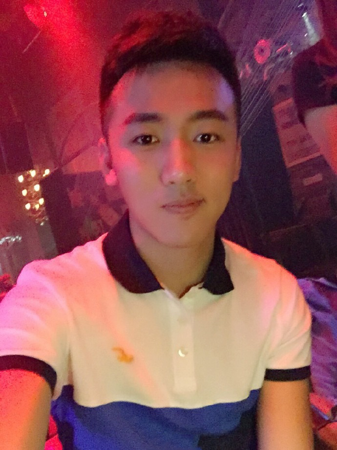 微博帅哥麦色先森的生活照片
