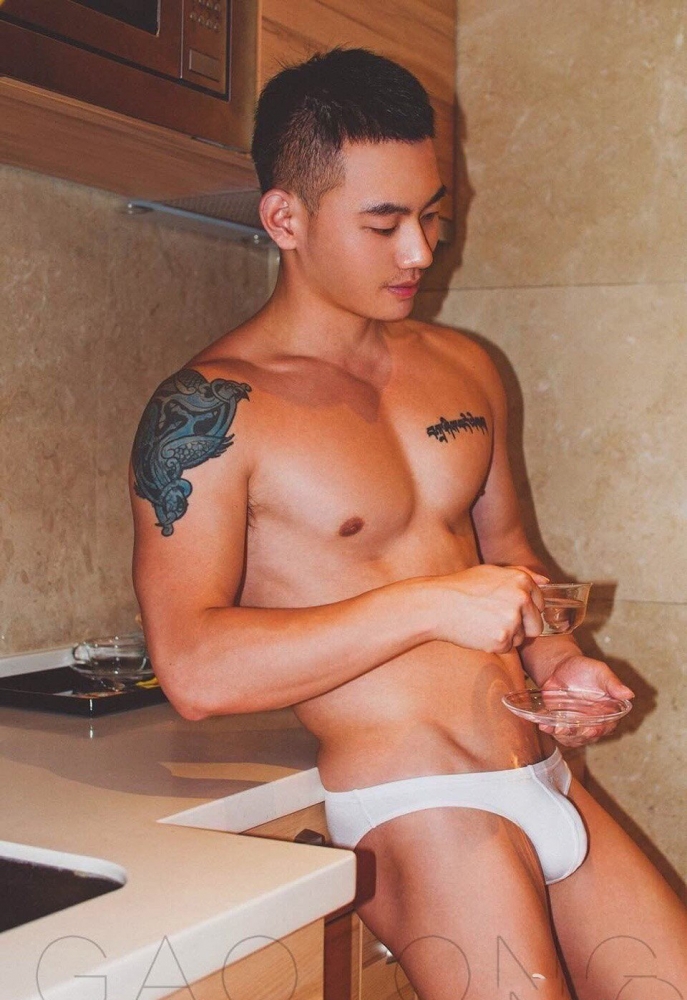 男模梁超全见版写真