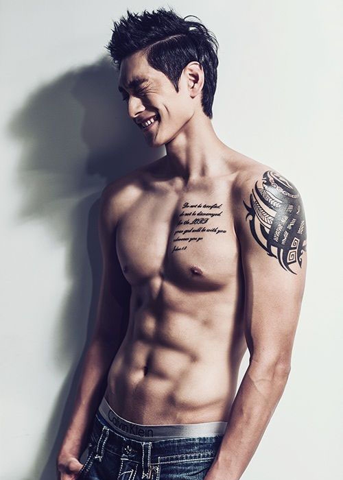 韩国男排金耀涵图片 八块腹肌+霸气纹身帅到爆