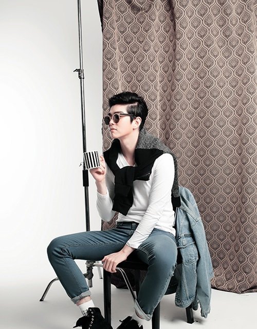 韩国型男帅哥尹均尚黑白魅惑写真