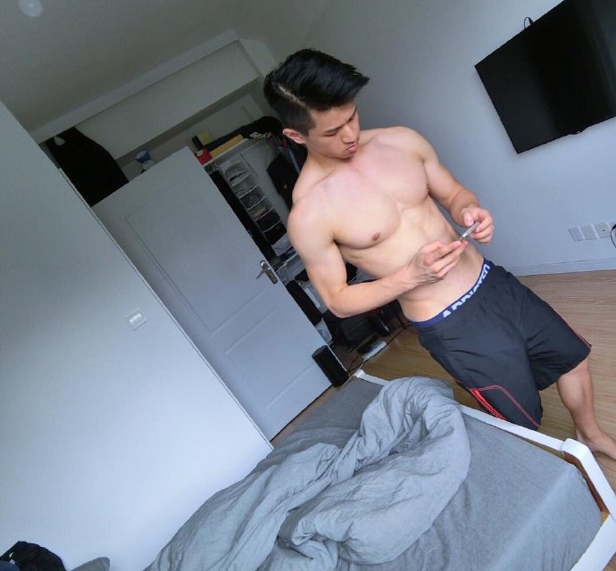 小鲜肉肌肉男图