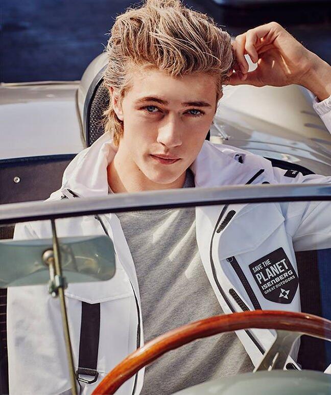 模特Lucky Blue Smith