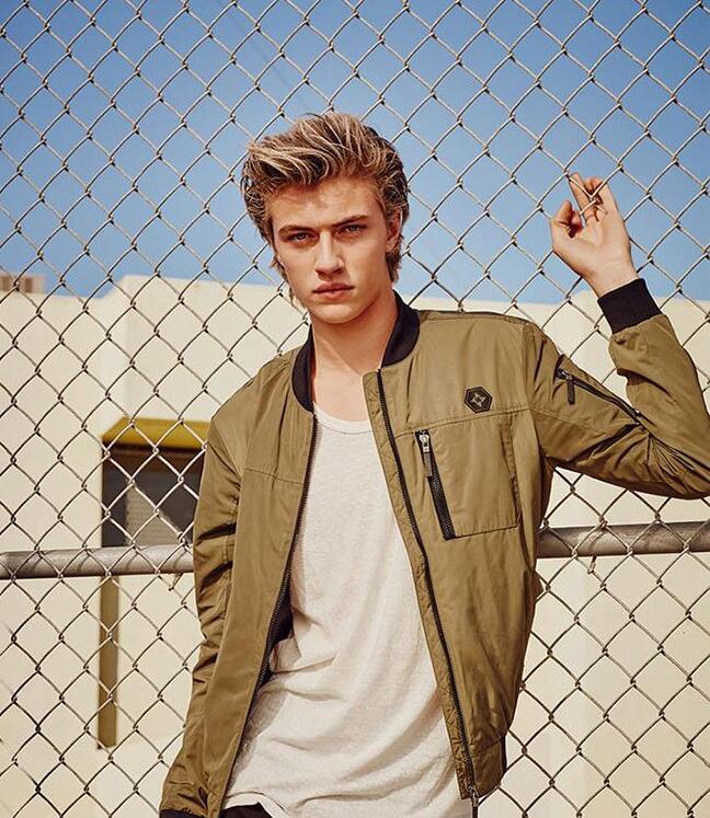 模特Lucky Blue Smith