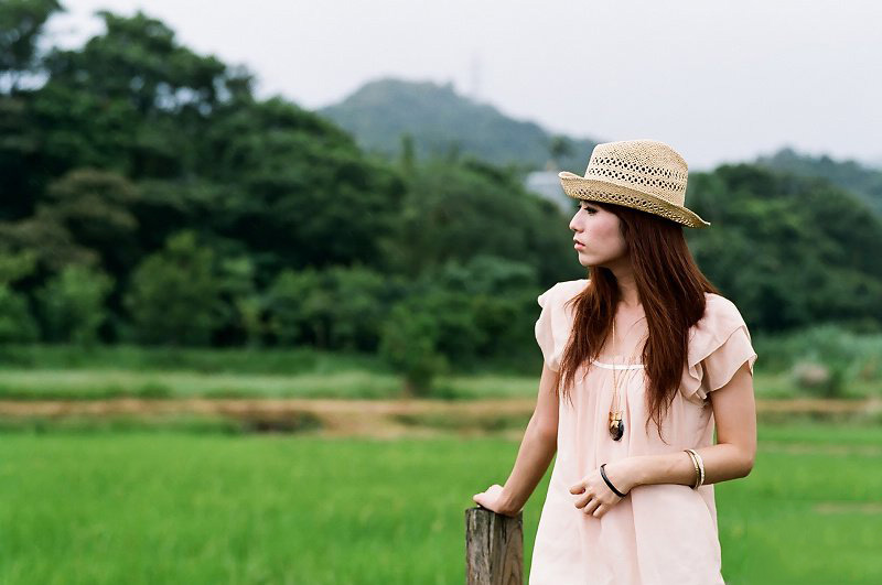 高挑清纯校花户外写真美图