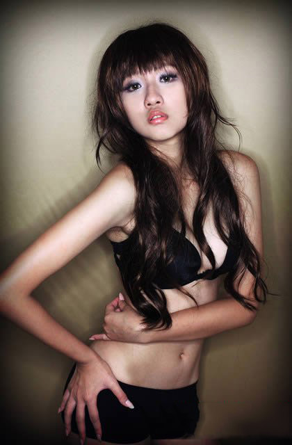 90后美女模特性感妖艳美图