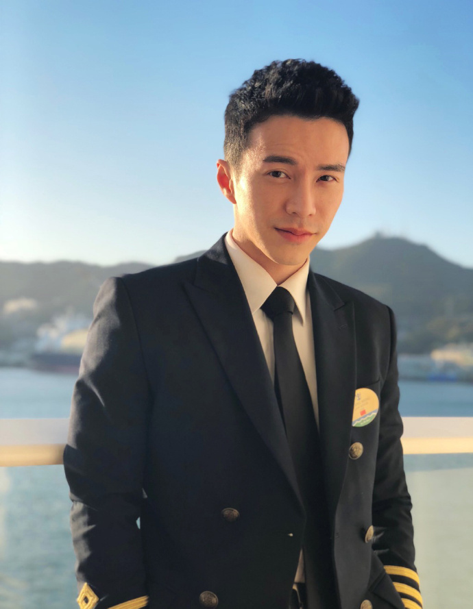 海兰察无论是古装现代装都超帅的