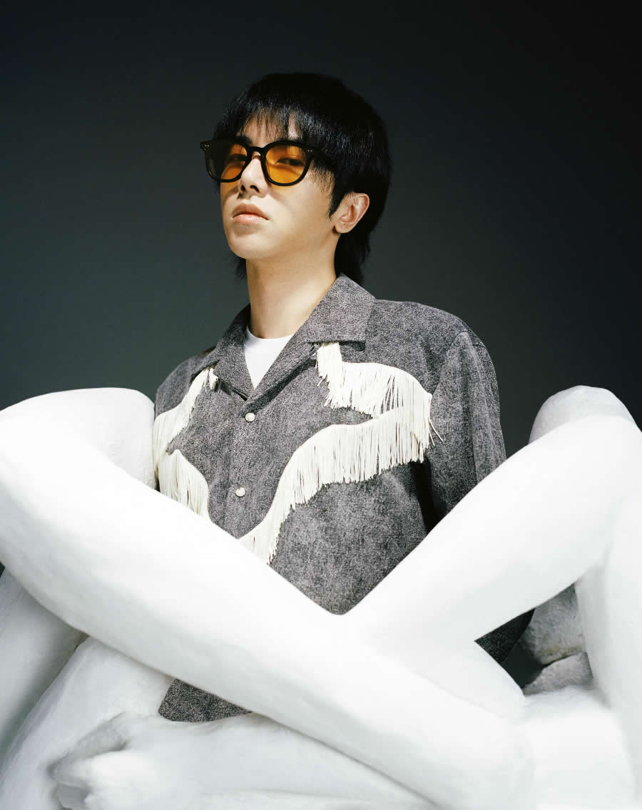 时尚男孩华晨宇奇幻美术馆写真