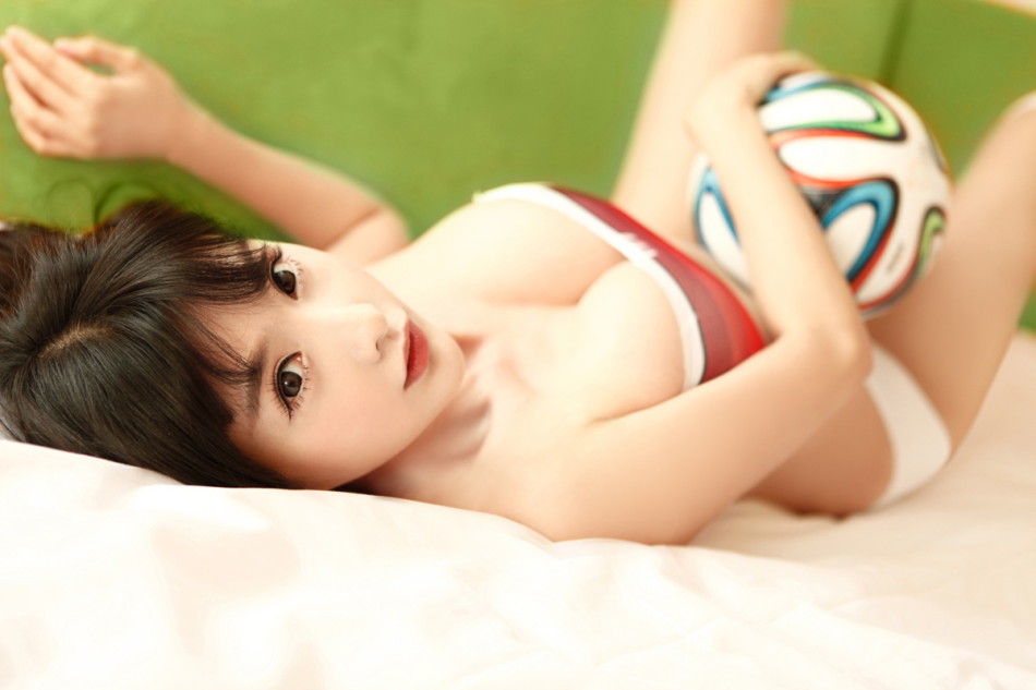 中国第一足球宝贝巨乳傲人曲线诱惑