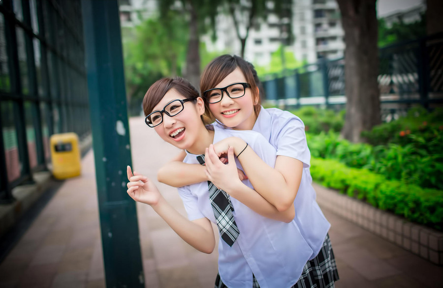 可爱美女迷人学生制服清纯写真