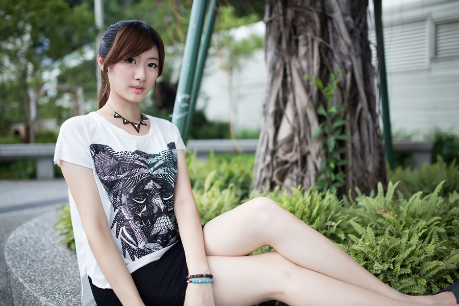 极致美女美腿茉晶街拍迷人写真