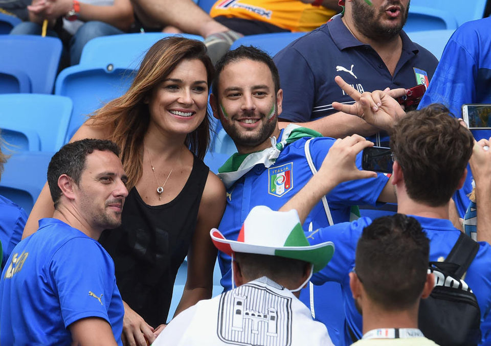 意大利VS乌拉圭太太团现场齐助阵