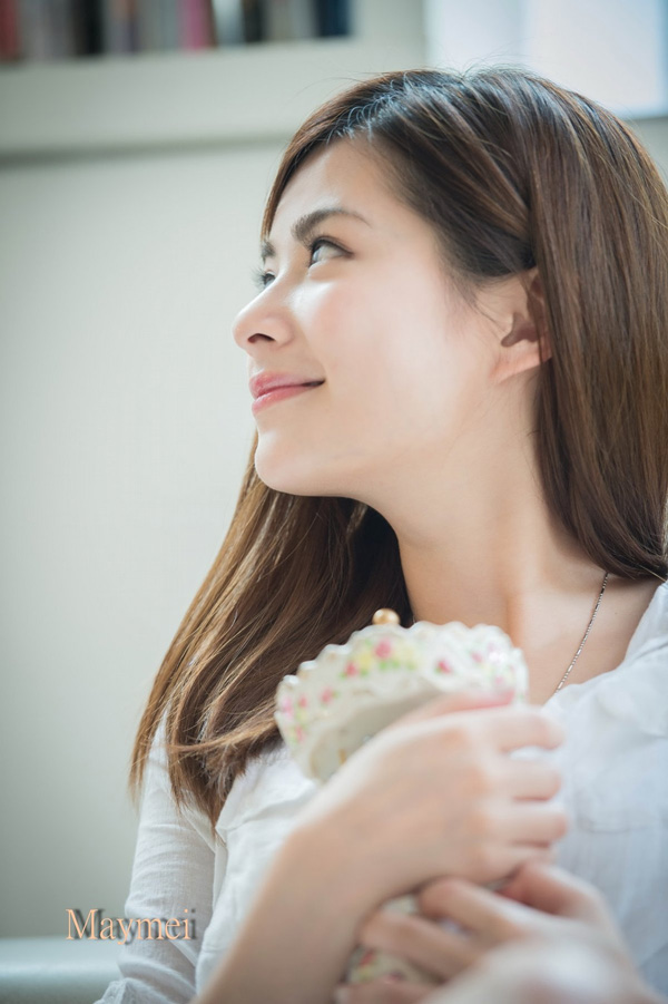 气质美女林笑媚迷人甜美写真