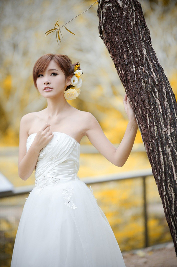 白色婚纱Vika迷人甜美写真