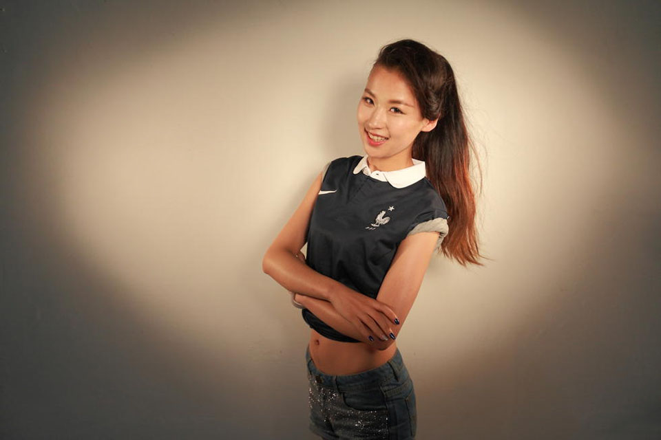 青春活力女孩靓丽写真助阵世界杯