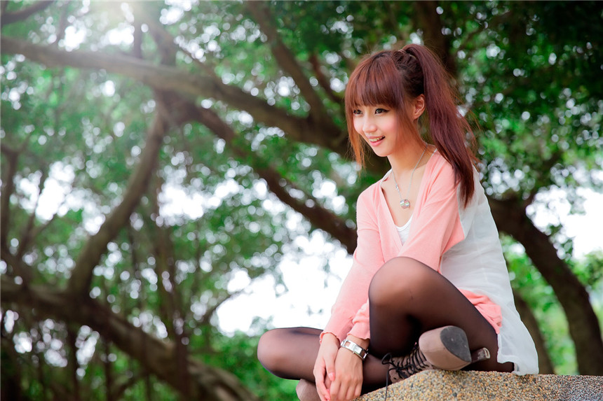 粉嫩美女希希可爱迷人户外写真