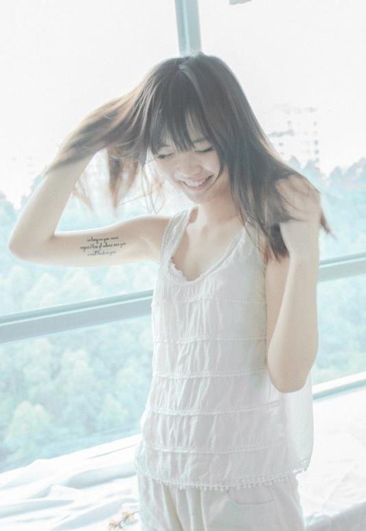 小清新迷人MM朦胧私房照