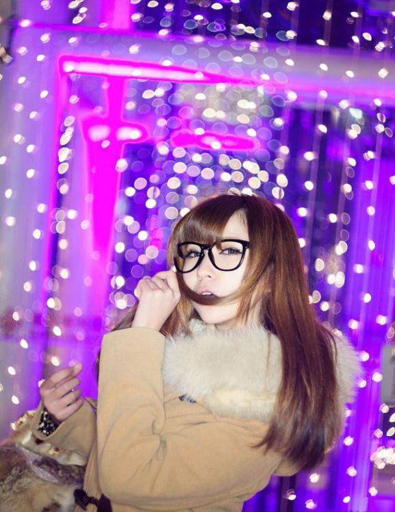 最迷人的可爱小萝莉逗人表情