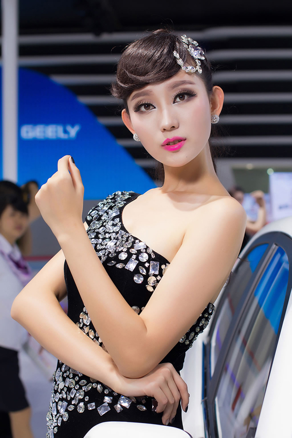 车展上的妩媚妖娆模特