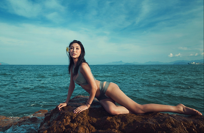 性感美女海边写真