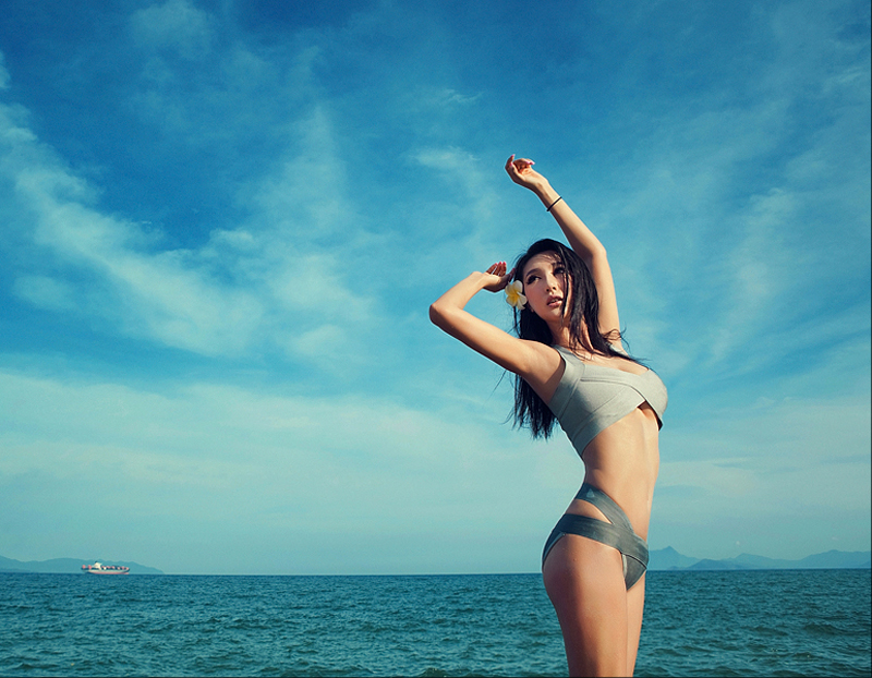 性感美女海边写真