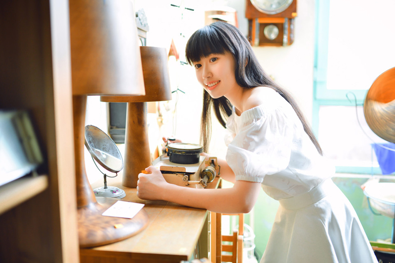 神似人大女神美女性感写真