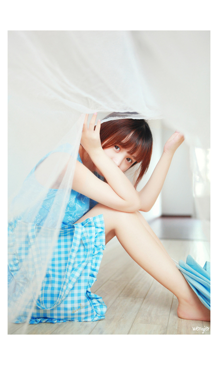 90后美少女的清新私房照