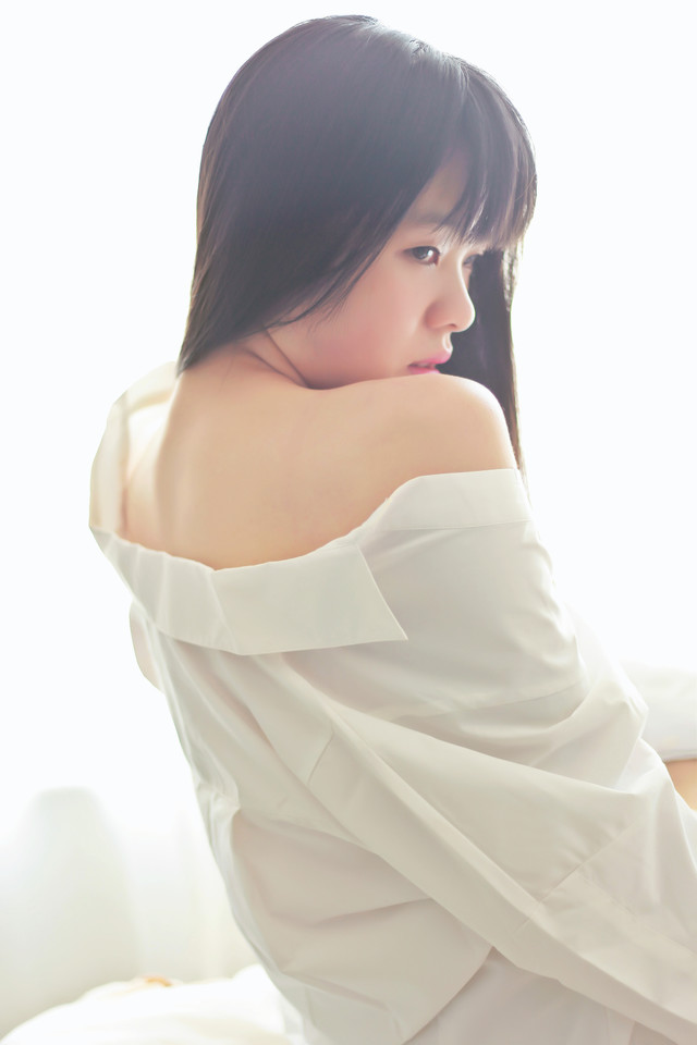 性感美女酥胸樱桃写真