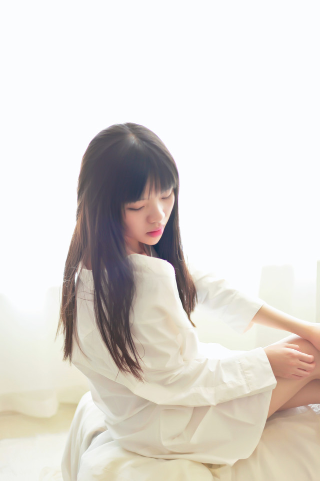 性感美女酥胸樱桃写真