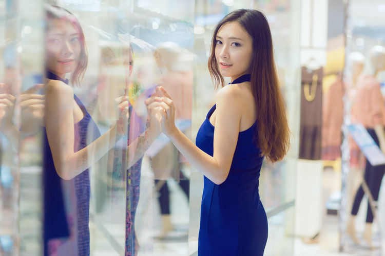 性感靓丽的唯美少女写真