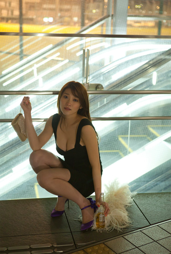 性感美女诱惑巨乳勾魂写真