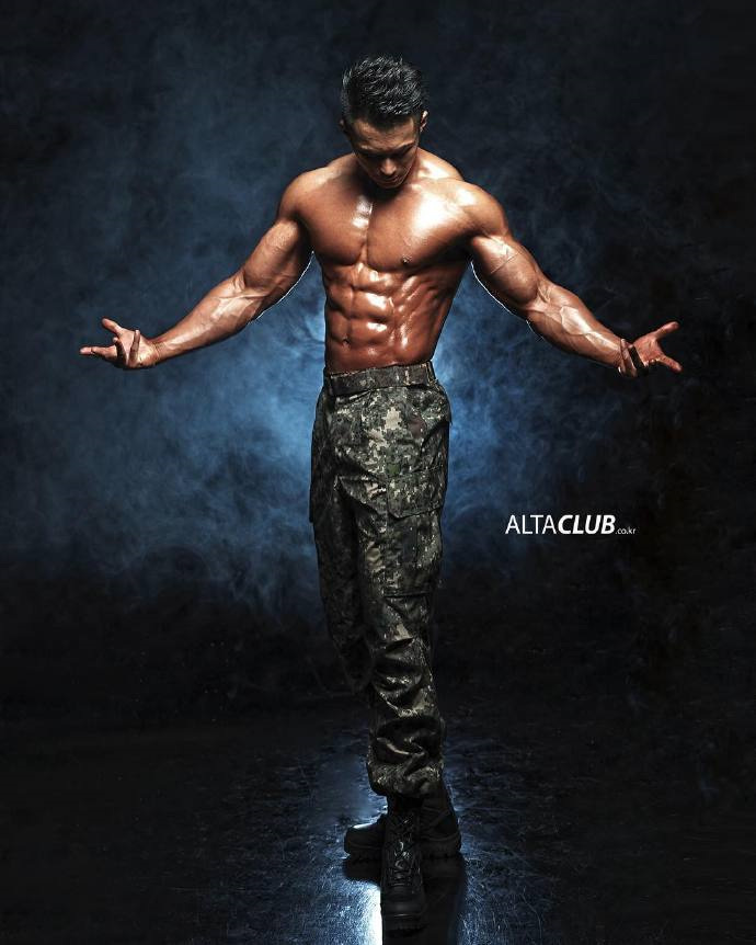 精悍型肌肉男健身模特性感艺术照片