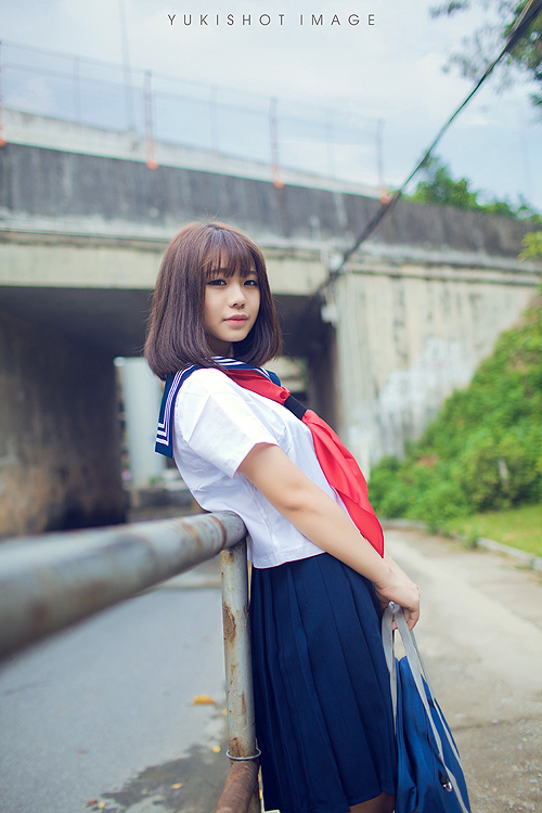 清纯校花唯美的校内写生