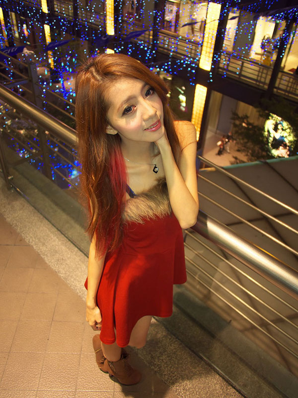 迷人夜色之红裙美女