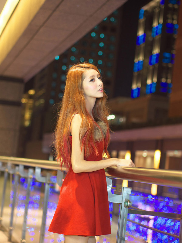 迷人夜色之红裙美女