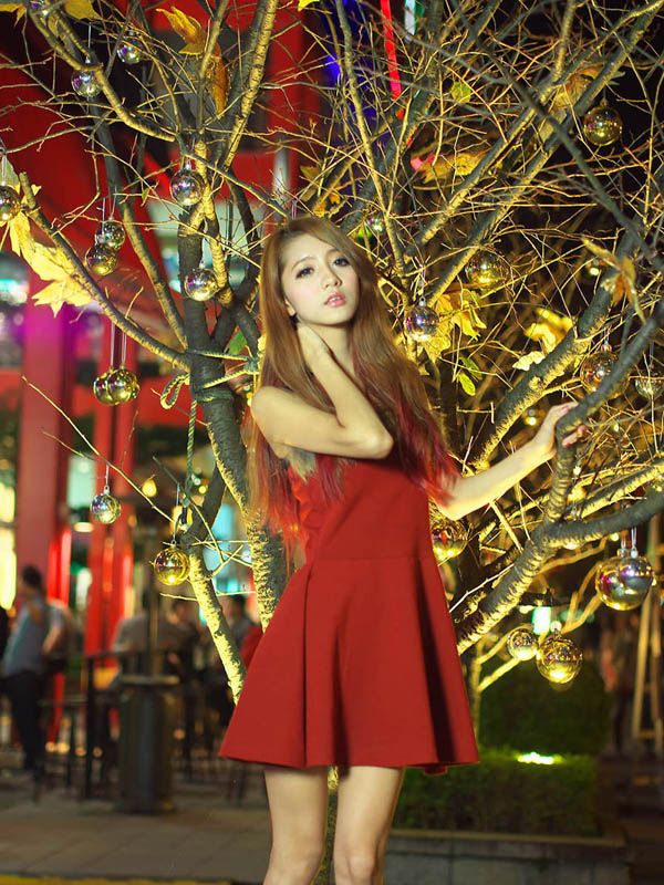 迷人夜色之红裙美女