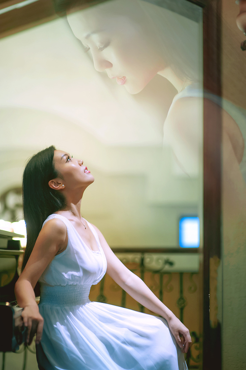 丰腴少女独自承受的思念