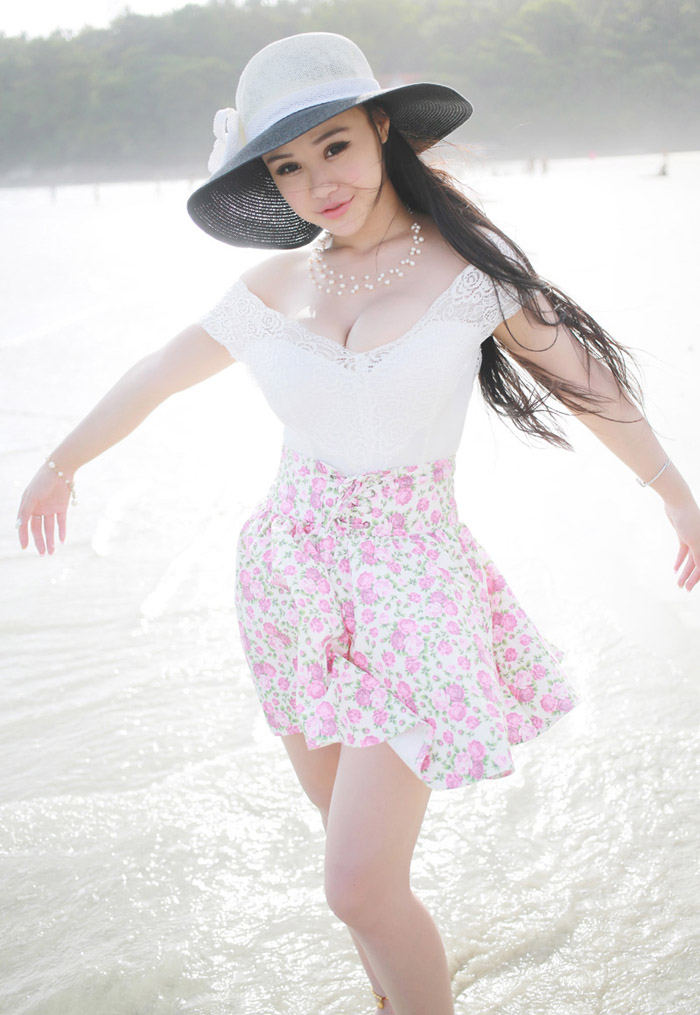 秀人性感嫩模可儿巨乳诱惑写真