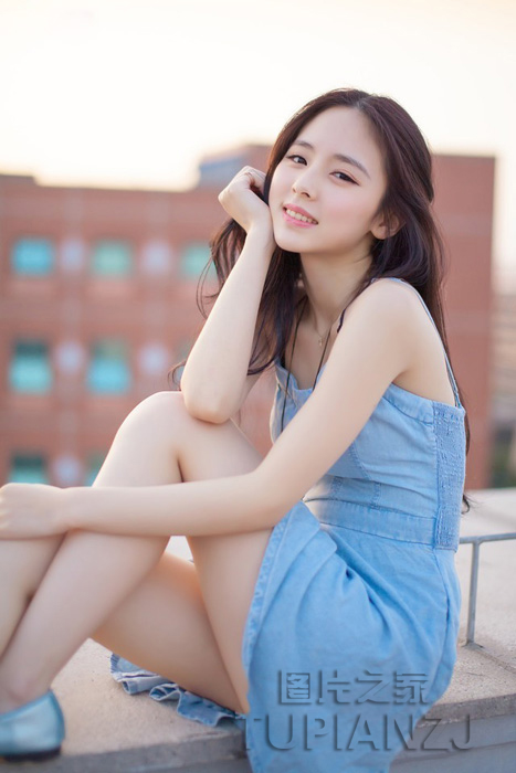 午后暖阳清纯美女 颜值颇高