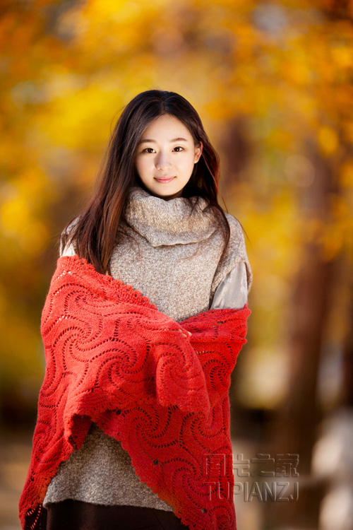 秋日里的女孩照片 犹如一抹阳光与你共芬芳