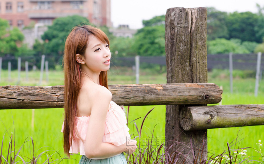 笑容甜美的小妹妹 清新惹人爱