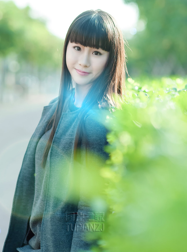 女生冬日外拍 清纯童颜引回头