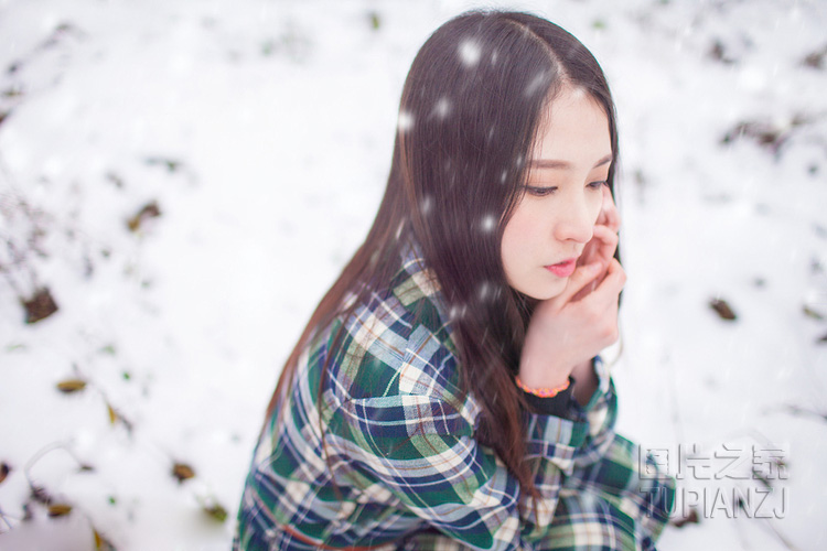 雪女清纯写真图片 闭目祈祷