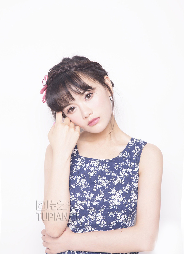 乖萌少女图片 姿态俏皮清纯可人