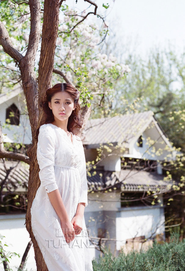长发清纯女孩图片 忧郁眼神淡淡的忧伤
