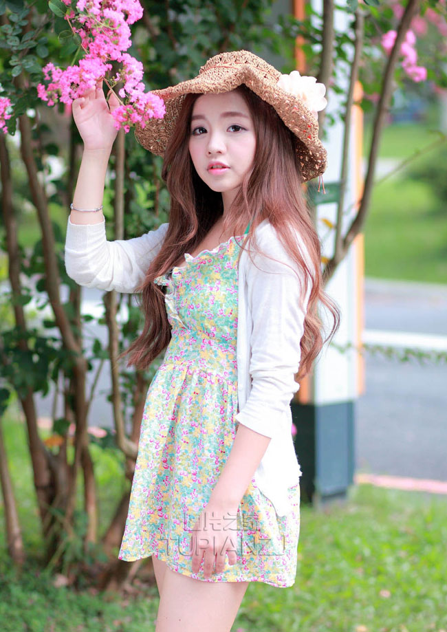 清纯桃花MM 花海中甜美照