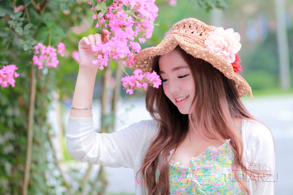 清纯桃花MM 花海中甜美照