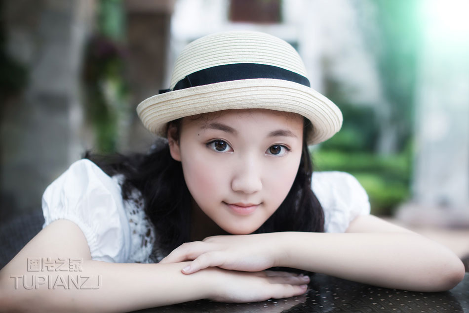花样少女纯情写真 展娇嫩童颜
